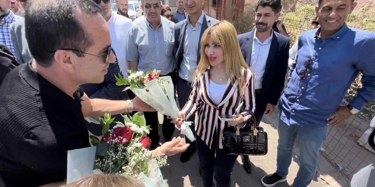 Hakkari’ye Gelen Irak Kafilesi Güllerle Karşılandı