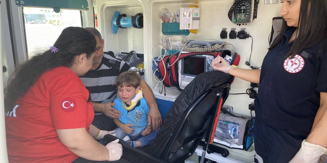 Sepetli Motosiklet Arabaya Arkadan Çarptı: 1 Yaralı