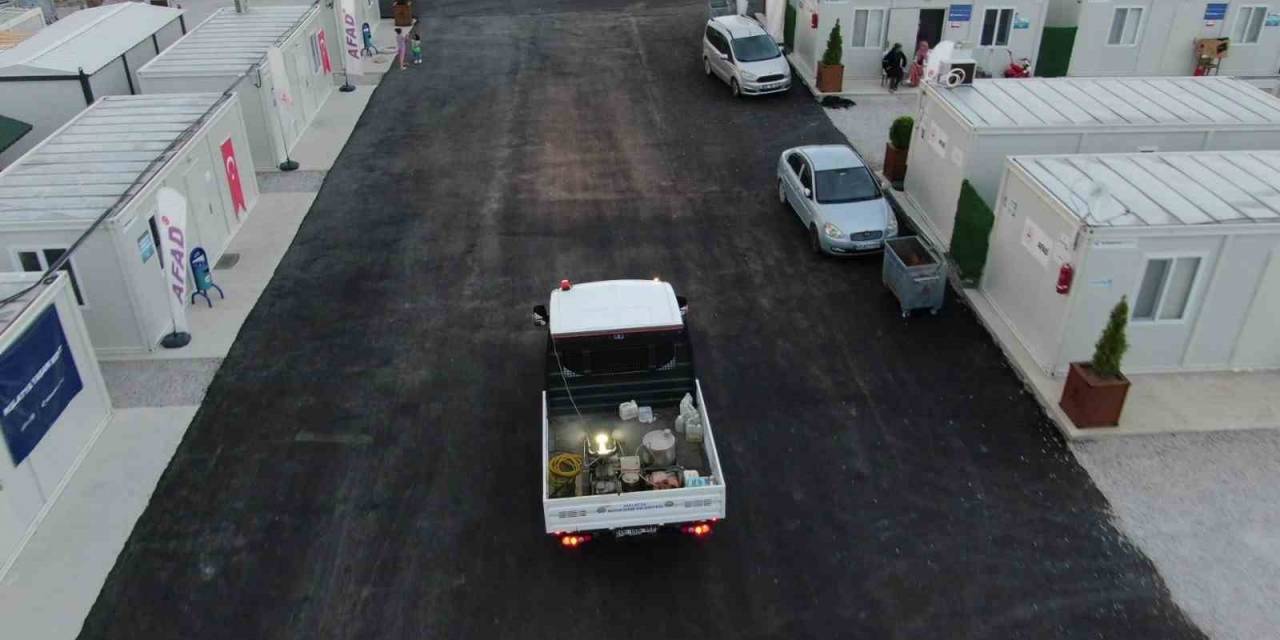 Depremzedelerin Kaldığı Konteyner Kentler Düzenli Olarak İlaçlanıyor