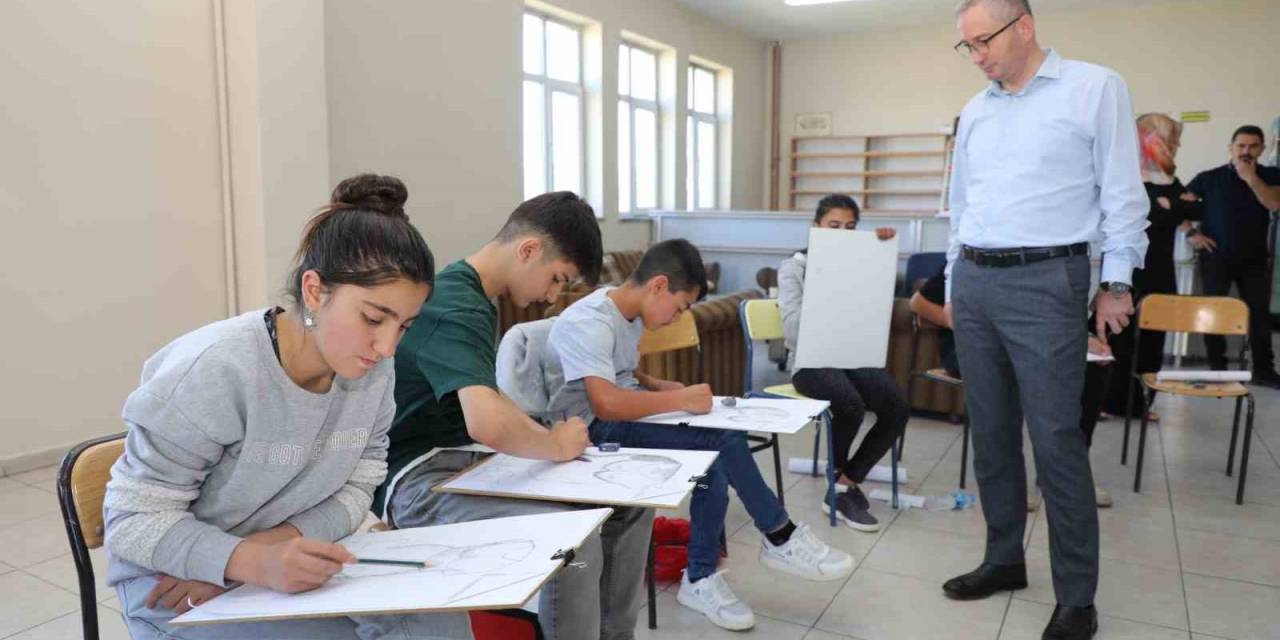 Ağrı Milli Eğitim Müdürü Kökrek, Liselerdeki Yetenek Sınavlarını İnceledi