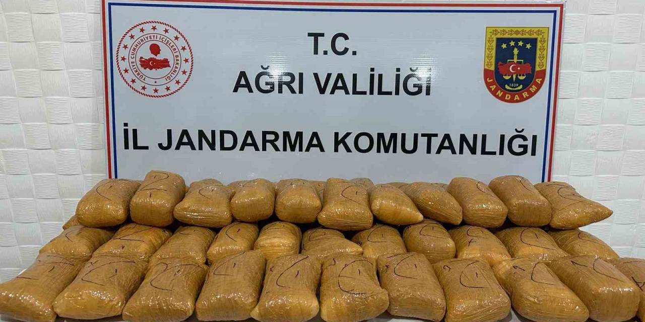 Kaçak Göçmenler Uyuşturucuyla Yakalandı