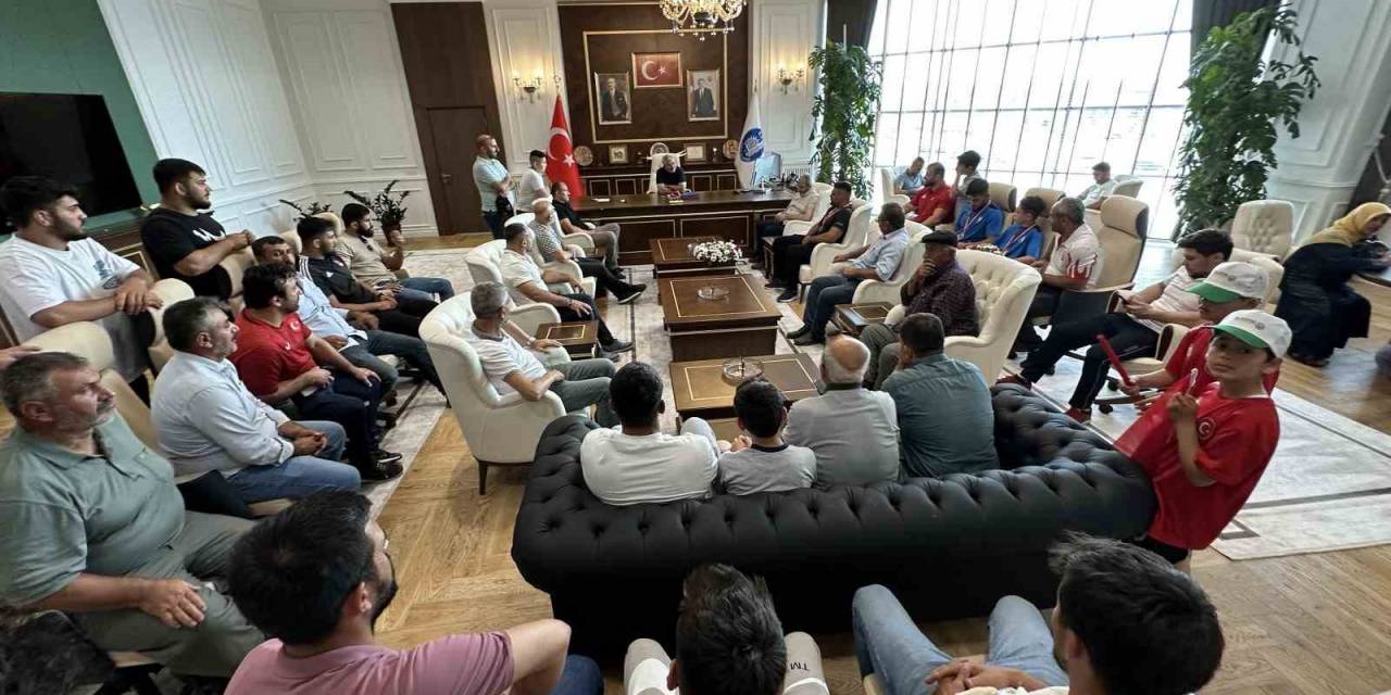 Kırkpınar Pehlivanları Makamında Kabul Eden Başkan Aşgın, Altın Kemeri İstedi