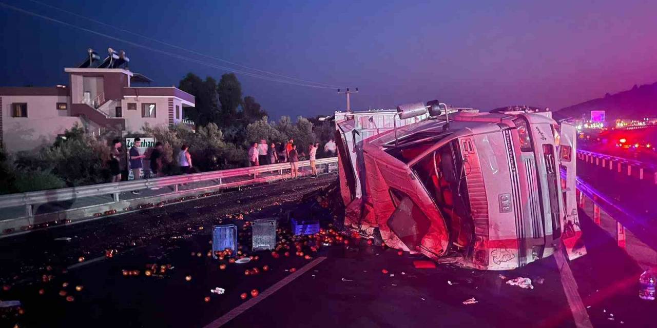Freni Patlayan Domates Yüklü Kamyon 3 Araca Çarptı: 1 Ölü, 5 Yaralı