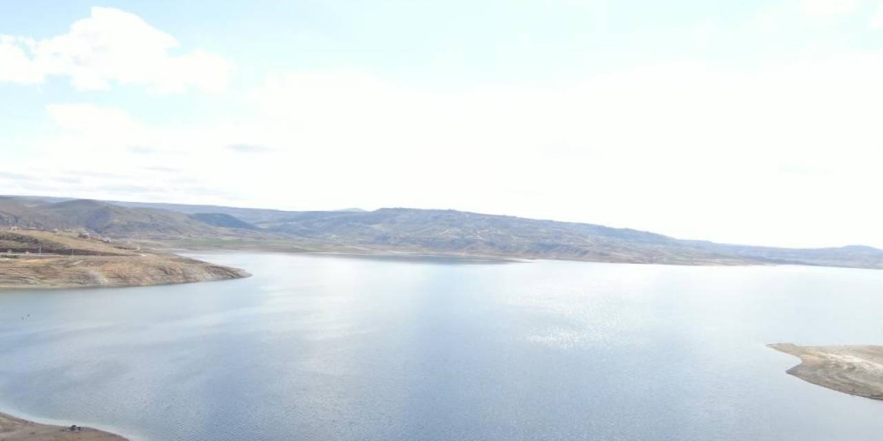 Balıkçılar Baraj Gölünde Erkek Cesedi Buldu