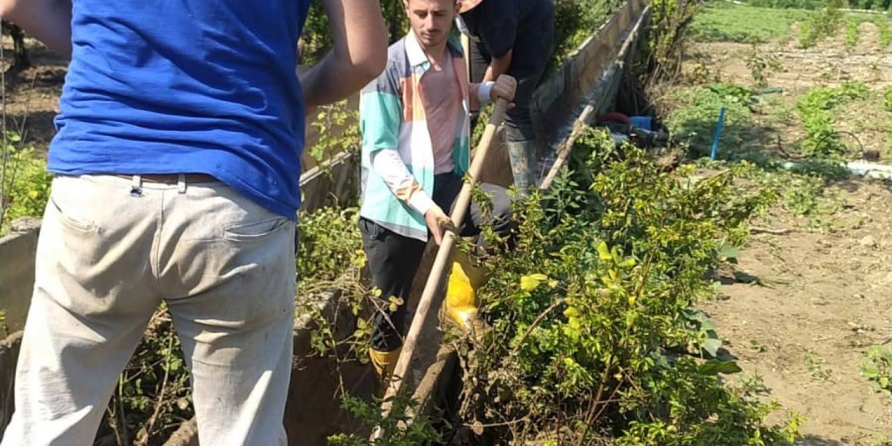 Selden Etkilenen Sulama Kanallarında Temizlik Çalışmaları Devam Ediyor