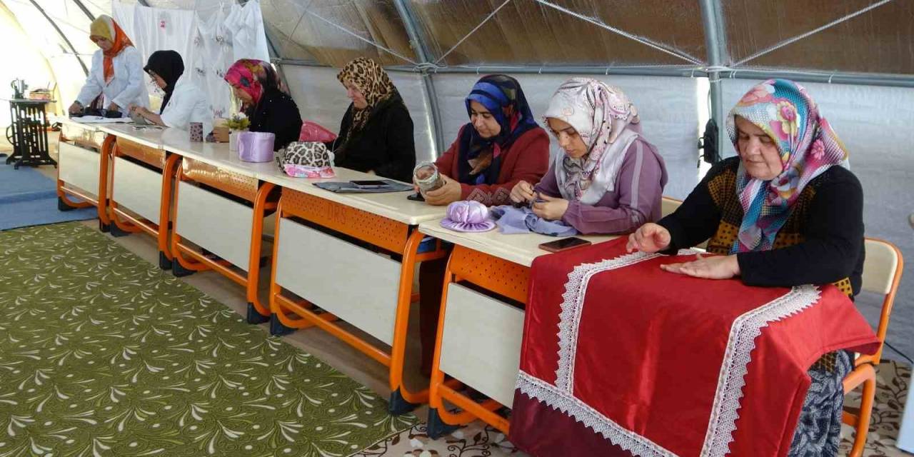 Depremzede Kadınlar Kooperatif Çatısında Yeniden Üretime Başladı