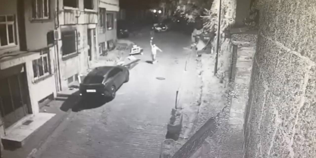 İstanbul’da Silahlı İşletmeci Dehşeti Kamerada: Kadın Müşterileri Silahla Kovalayıp Ateş Açtılar
