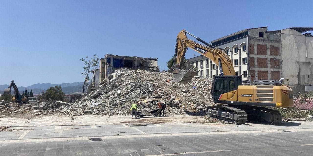 İş Hanı Sakinlerinden, Mahkeme Süreci Devam Eden Binamızı Yıktılar Tepkisi
