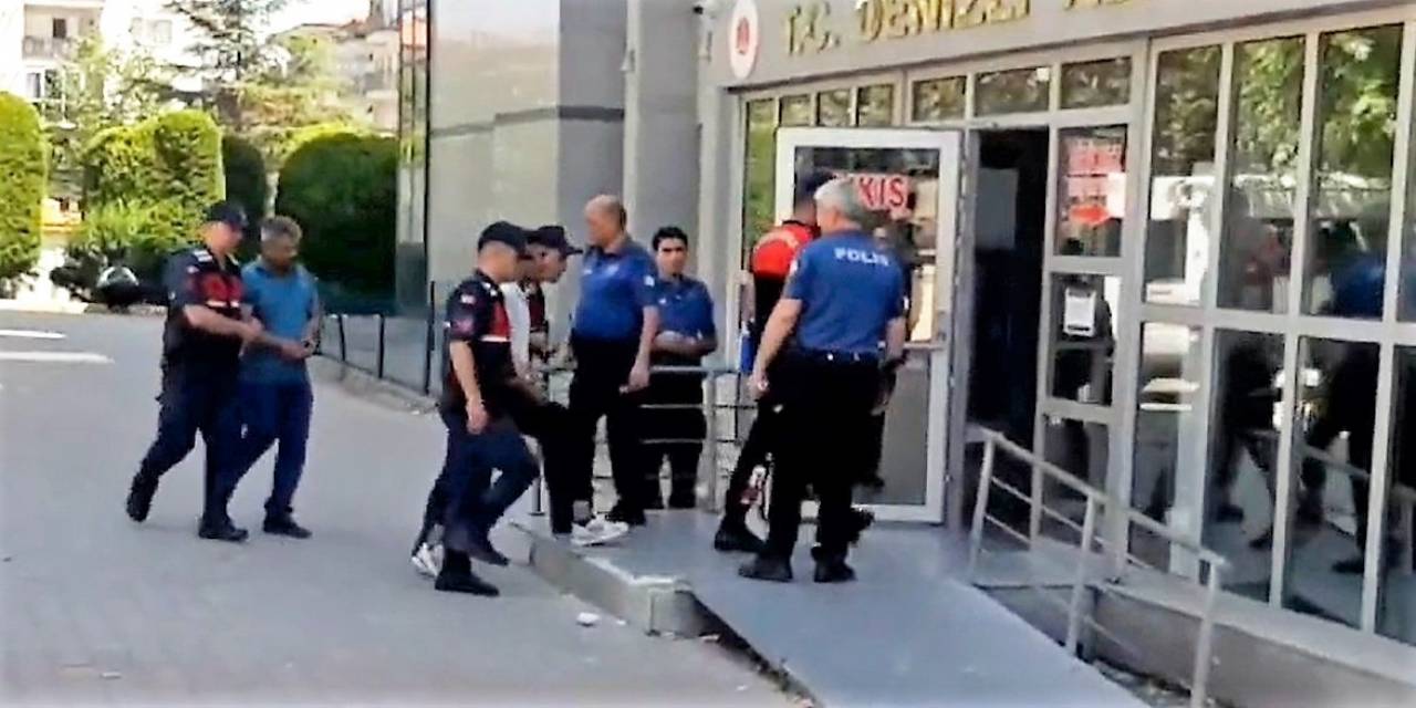 Biri Gözetledi, Diğeri Çaldı