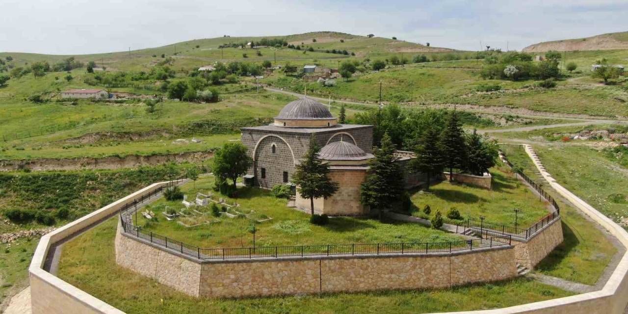 Palu’nun Osmanlıya Kazandırılmasında Büyük Rol Oynadı, Türbesi Yıllara Meydan Okuyor