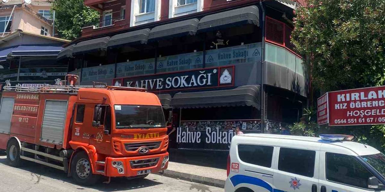 İki Katlı Caddede Yangın Çıktı, 1 Kişi Yaralandı