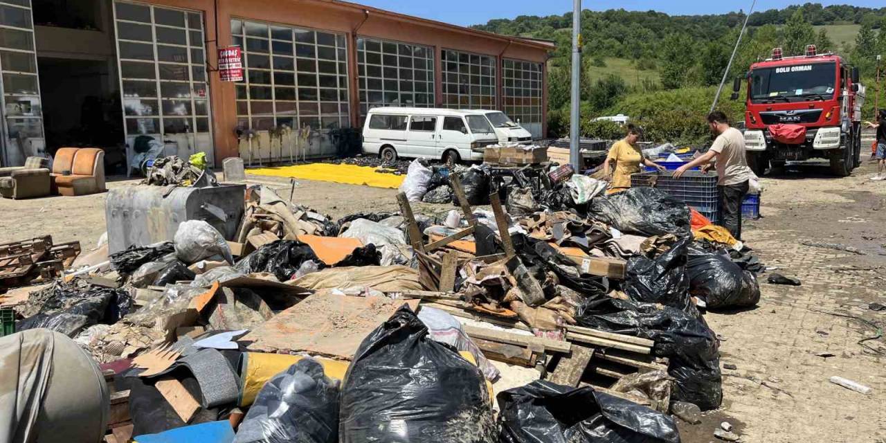 Selin Vurduğu Sitede Tonlarca Malzeme Çöp Oldu
