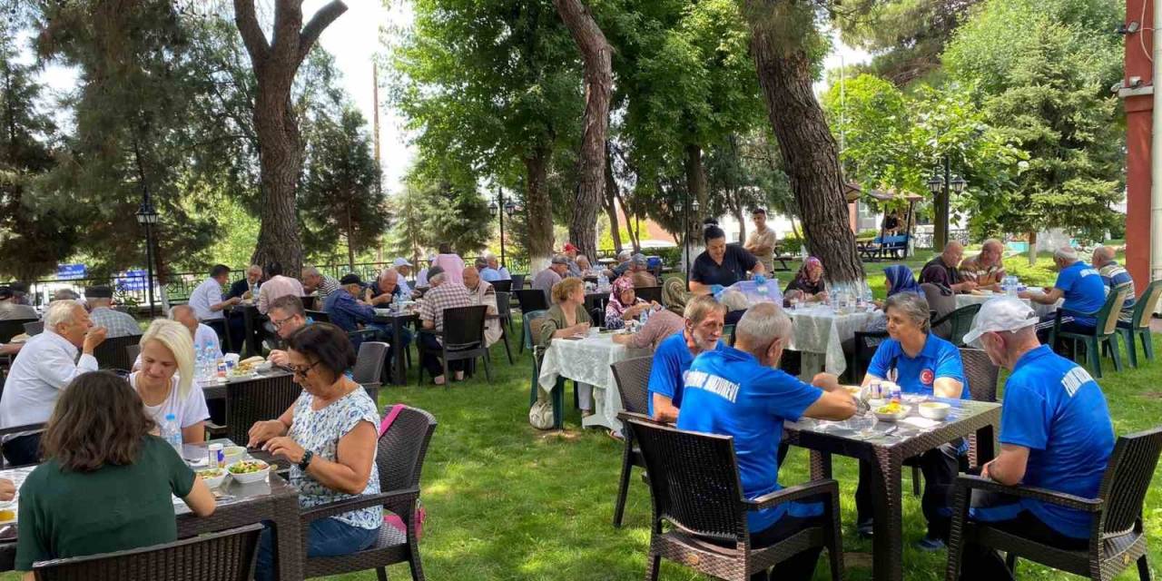 Edirne Ve Kırklareli Huzurevleri Sakinleri Yemekte Buluştu
