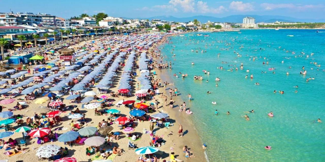 Sıcak Havadan Bunalan Tatilciler Soluğu Deniz Kenarında Aldı