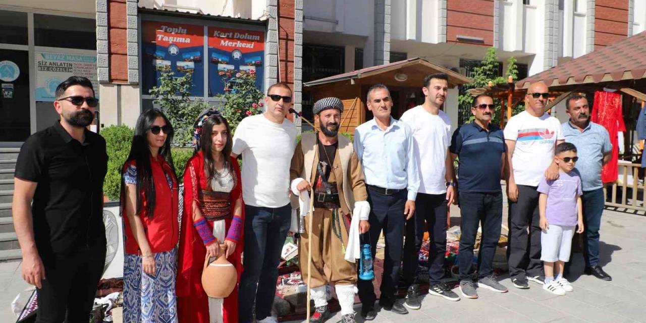 Hakkari’de El Sanatları Ve Resim Sergisi Düzenlendi