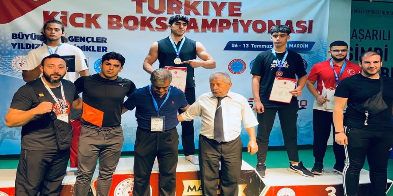 Cizreli Milli Sporcu Çelik, Türkiye Kick Boks Şampiyonası’nda Şampiyon Oldu