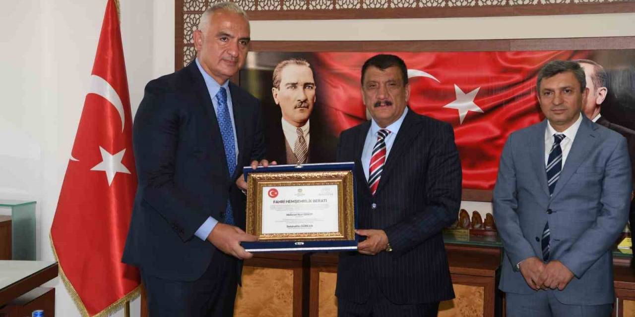 Bakan Ersoy’a Malatya’da Fahri Hemşehrilik Beratı Verildi