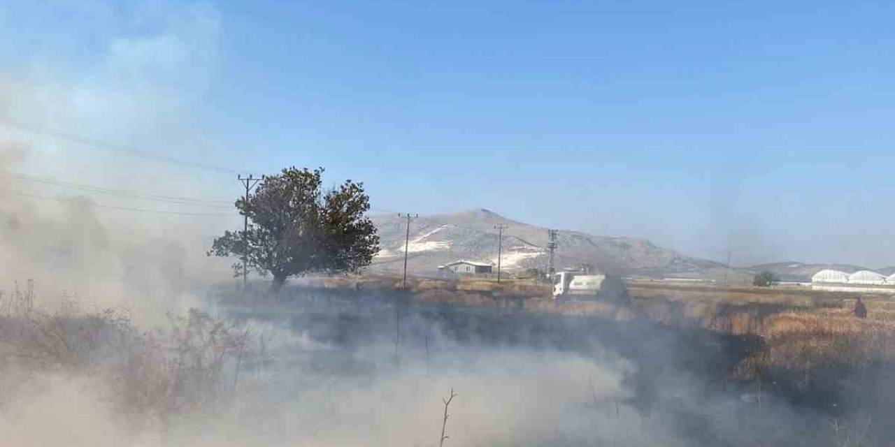 Burdur’da 30 Dönüm Hububat Tarlası Küle Döndü