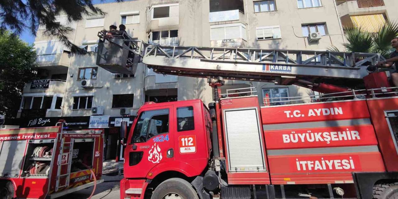Binadaki Yangında Mahsur Kalanları İtfaiye Kurtardı