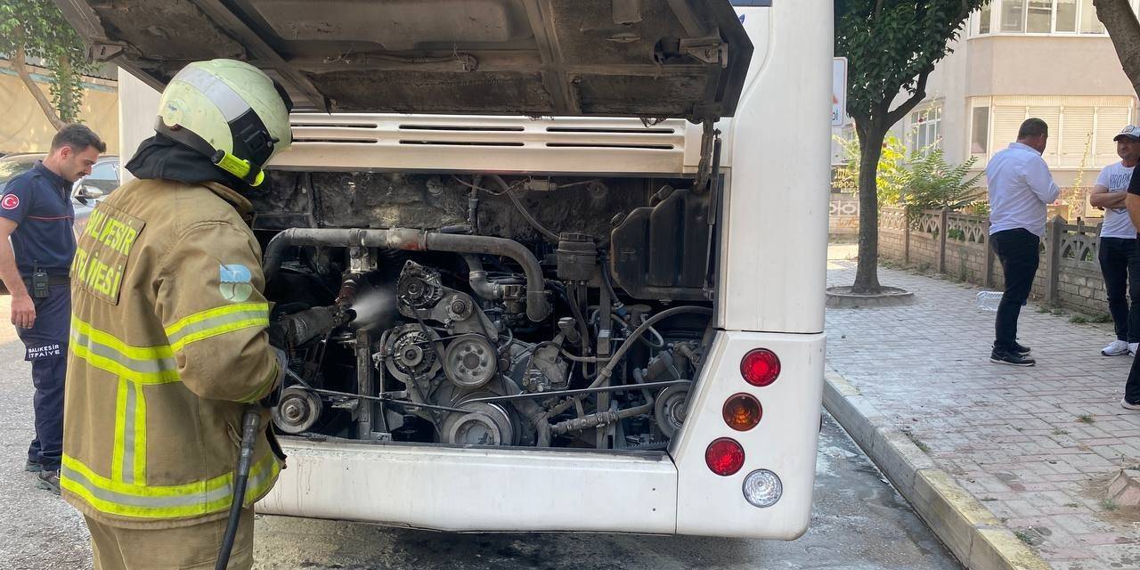 İşçiler Son Durakta İndikten Sonra Servis Aracı Aniden Alev Aldı