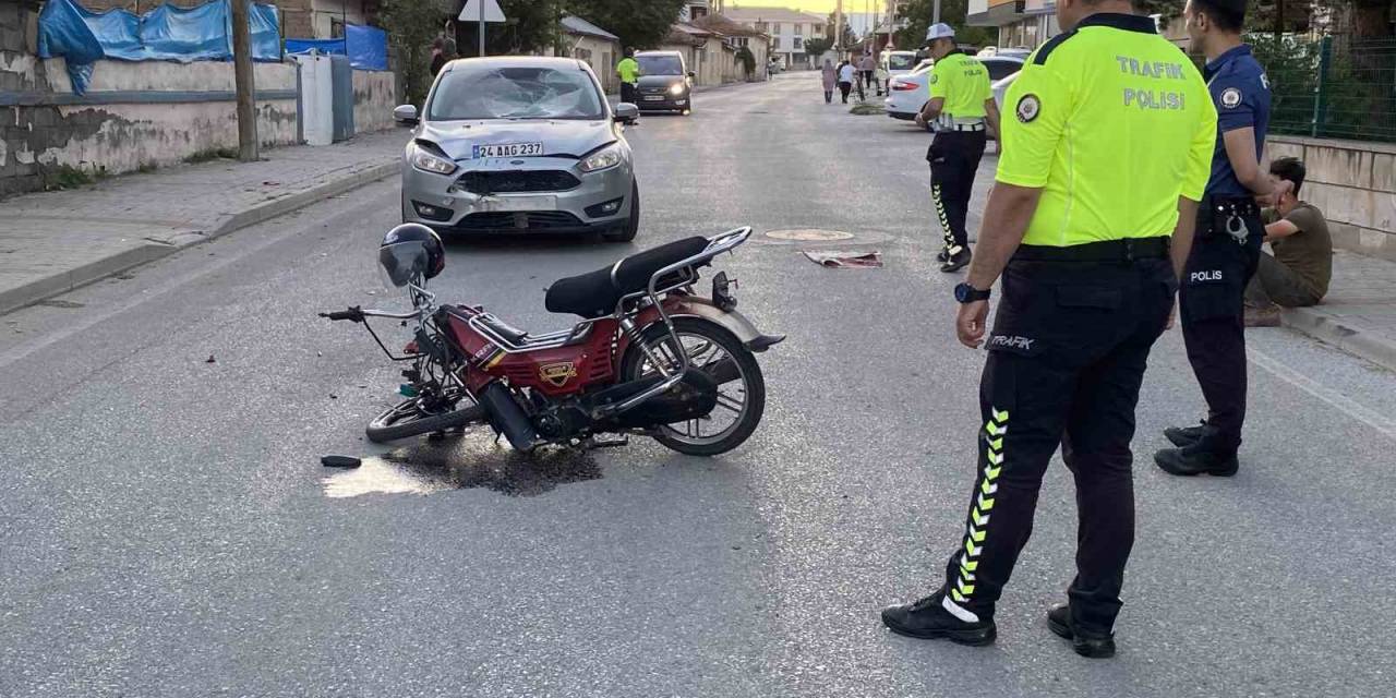Otomobille Çarpışan Motosiklet Sürücüsü Ağır Yaralandı