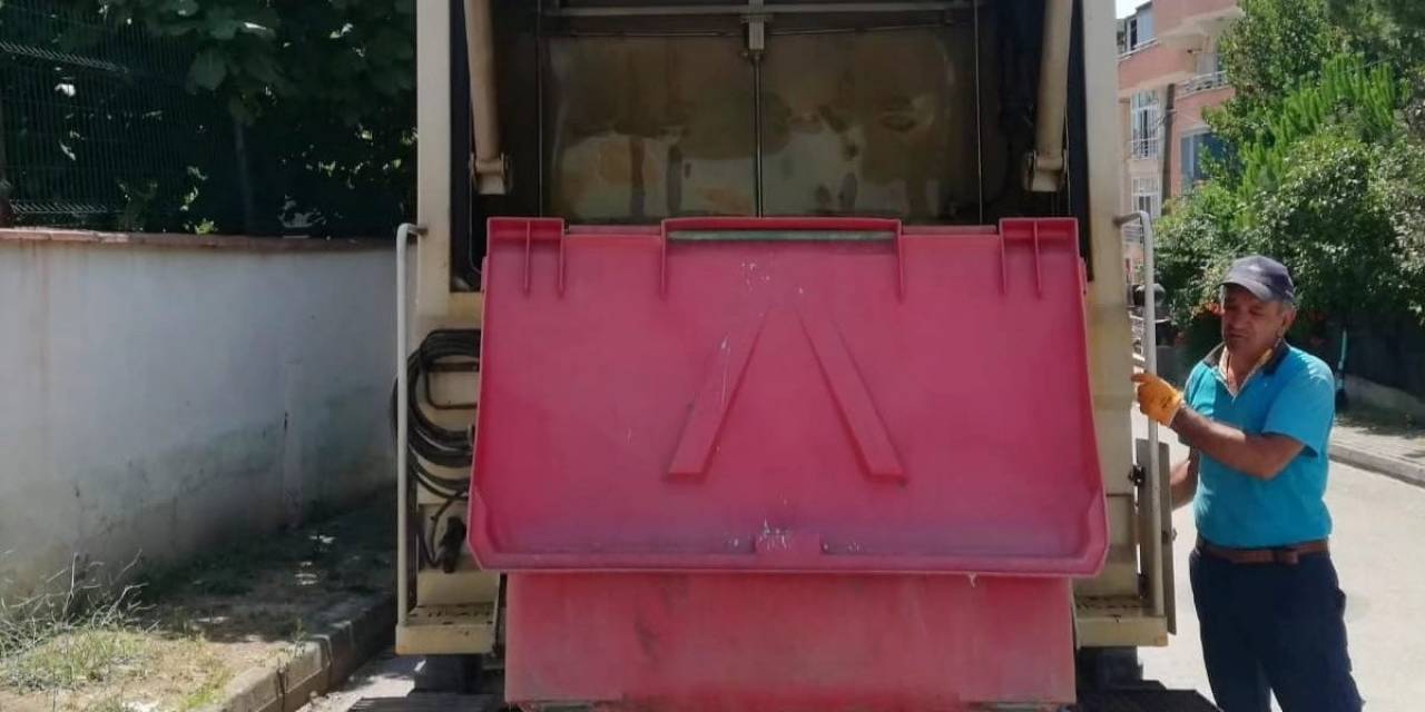 Derince’de Çöp Konteynerleri Yıkanıyor