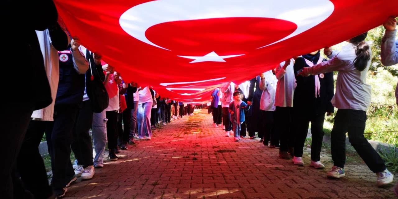 Gençler 15 Temmuz Anısına Palandöken’e Yürüdü
