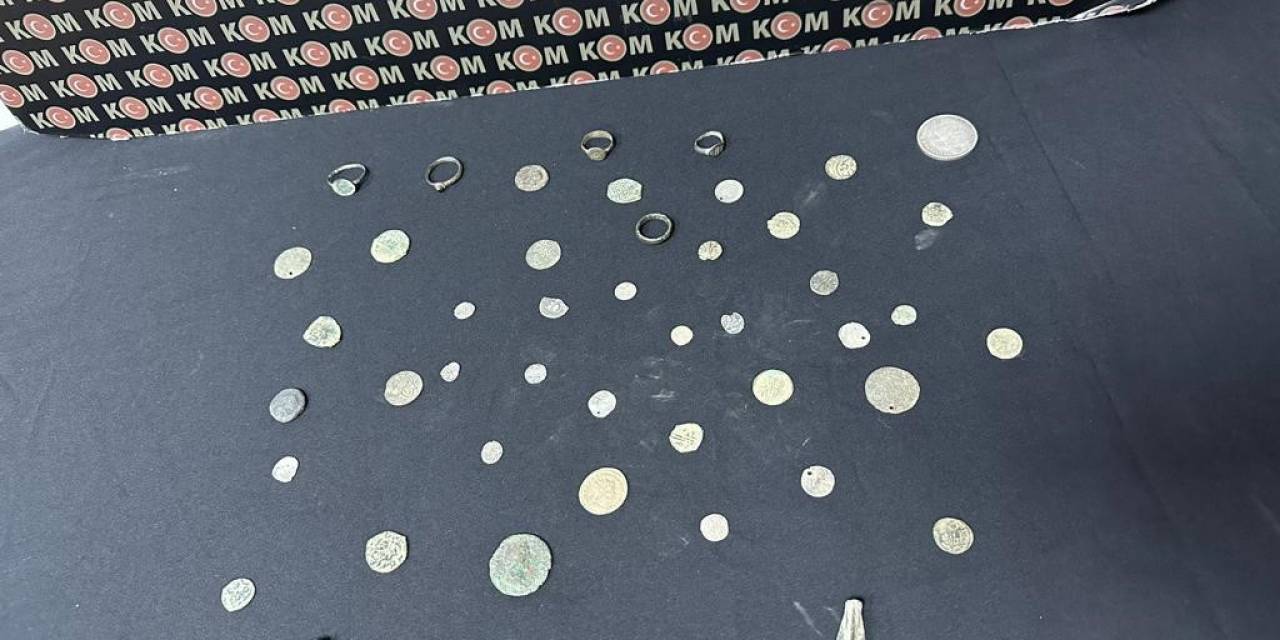 İstanbul’da Tarihi Eser Kaçakçılığı: El Yazması İncil Ve Tevrat Ele Geçirildi