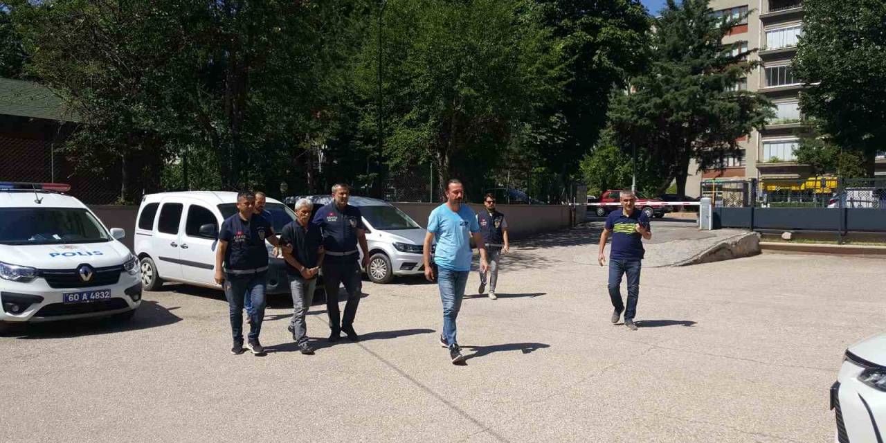 Yol Verme Kavgası Ölümle Sonuçlandı, Zanlı Ölenin Kendi Kendini Bıçakladığını İddia Etti