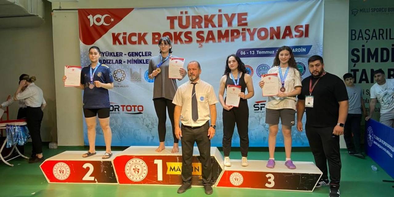 Sivas, Türkiye Kick Boks Şampiyonasına Damga Vurdu