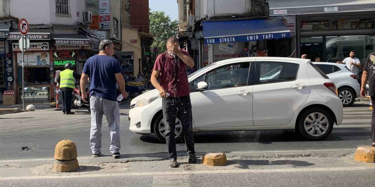 İstanbul’da Sıcaktan Bunalanlar Başlarından Aşağı Soğuk Su Dökerek Serinledi