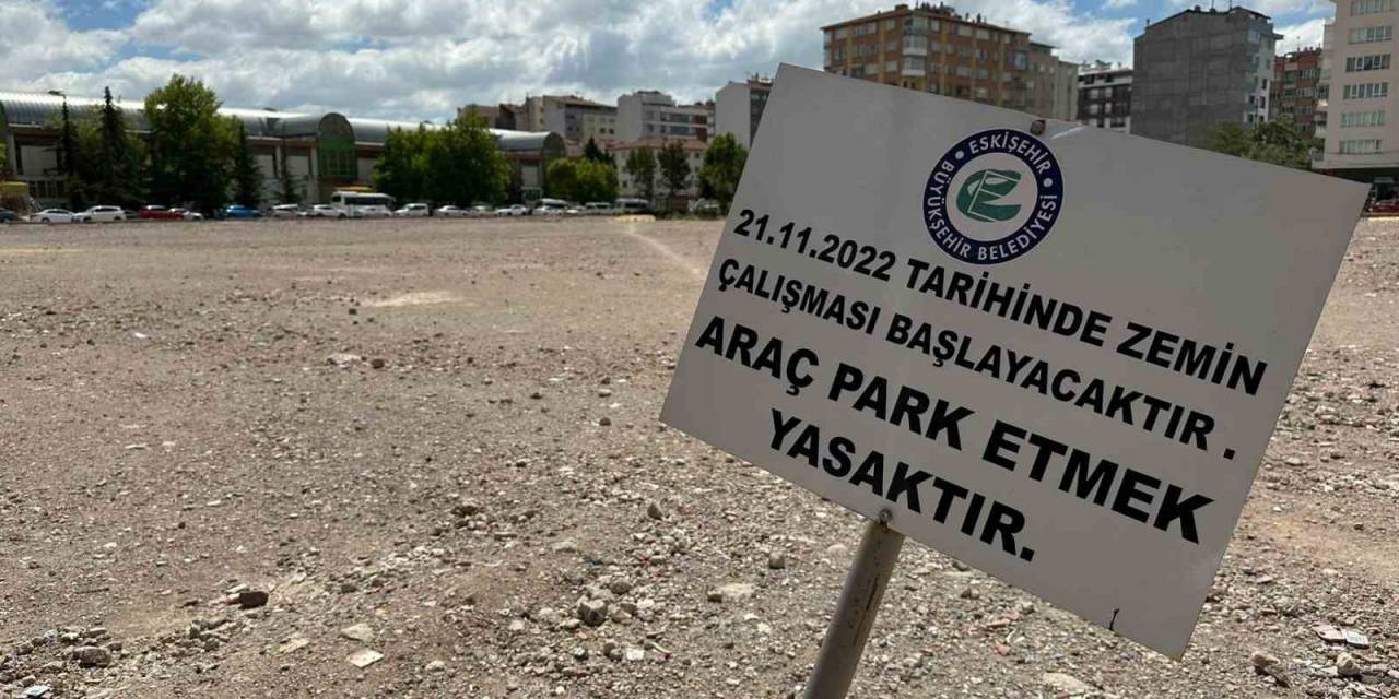 Yıkılan Pazar Yerinin Boş Kalması Çevre Esnafın İşlerini Düşürdü