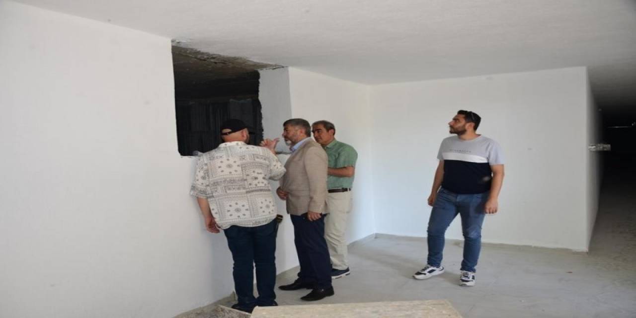 Gediz’de Yarı Olimpik Yüzme Havuzu İnşaatı Hızla Yükseliyor