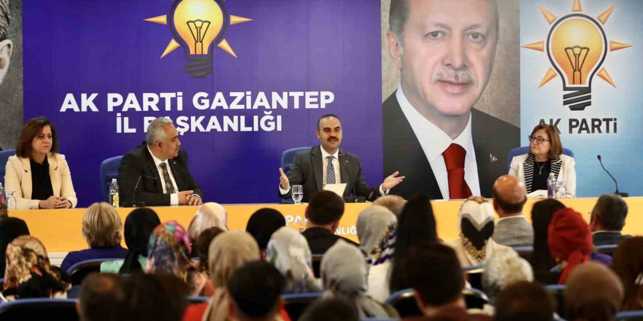 Bakan Kacır, Gaziantep’te Ak Partililerle Bir Araya Geldi