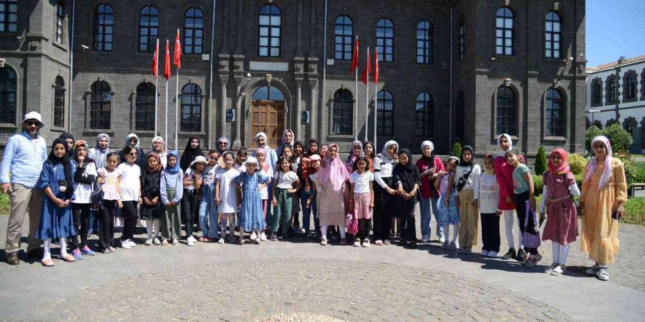 Öğrenciler Diyarbakır’ın Tarihi Mekanlarını Gezdi