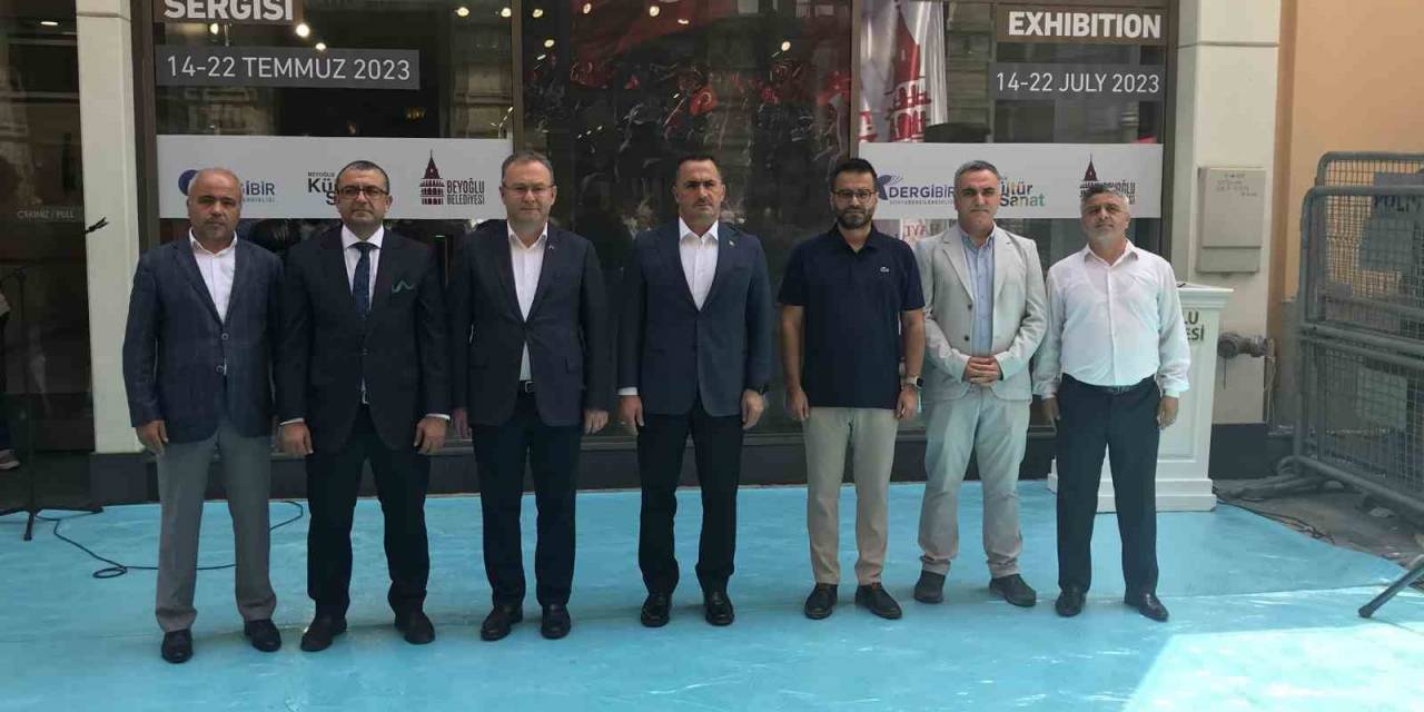 İstiklal Caddesi’nde ’15 Temmuz Dergi Kapakları Sergisi’ Açıldı