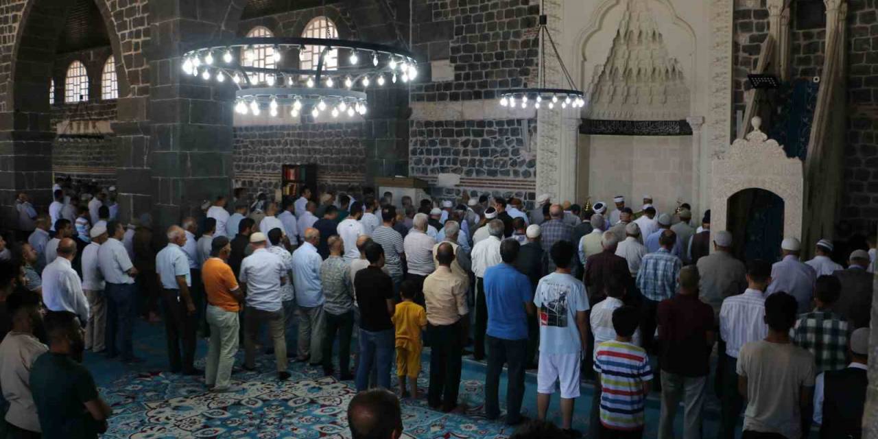 Diyarbakır’da 15 Temmuz Şehitleri İçin Mevlit Okutuldu