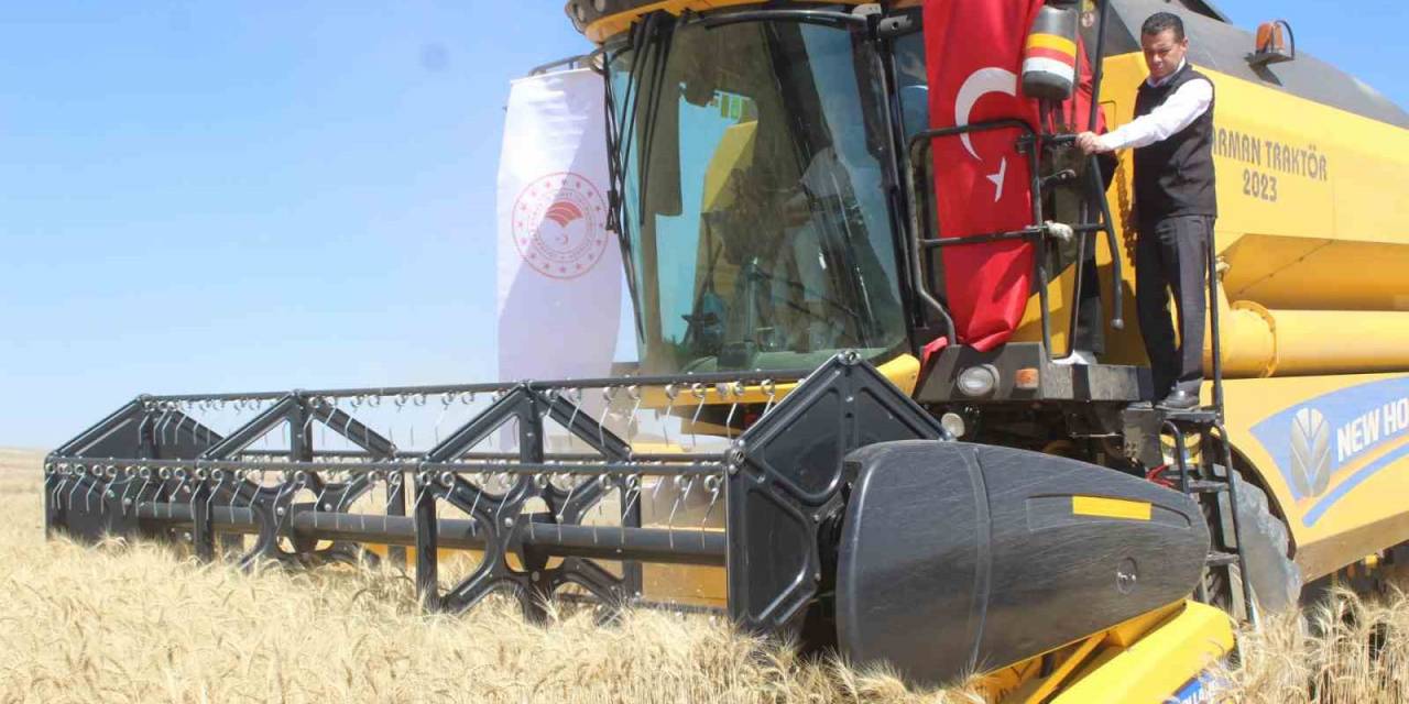Nevşehir’de Hasat Başladı: Vali Biçerdöver İle Hasat Yaptı