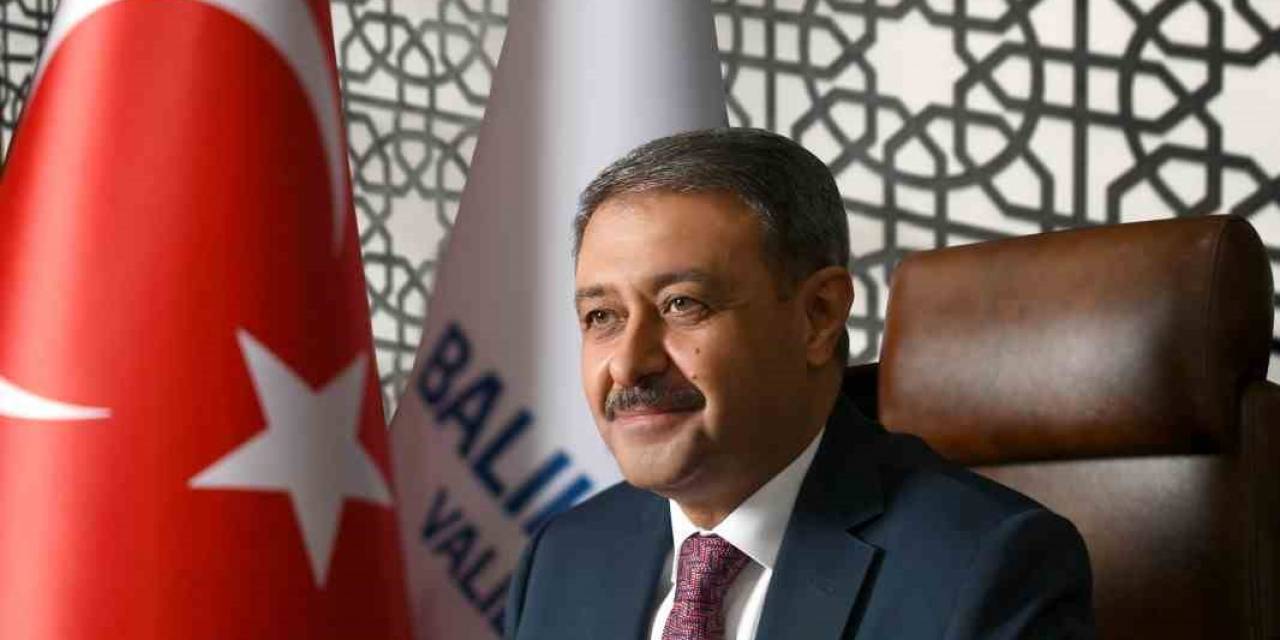 Vali Hasan Şıldak Vatandaşları Bayraklarıyla Meydanlara Çağırdı