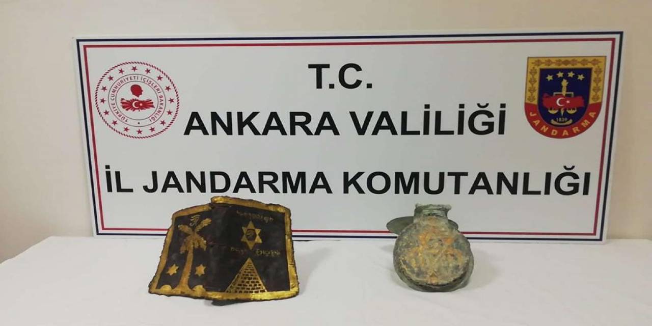 Tarihi Eser Kaçakçılarına Darbe: 63 Adet Sikke 2 Adet El Yazması Kitap Ele Geçirildi