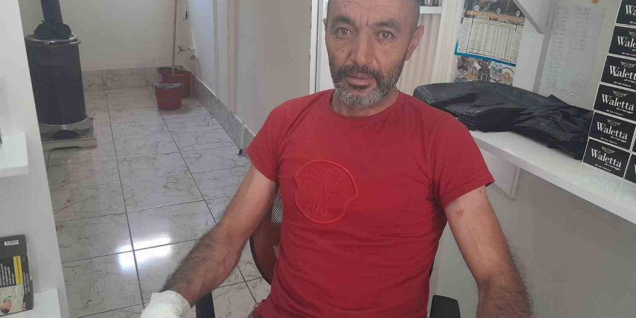Dükkanının Önünü Yıkarken Başına Beton Düştü