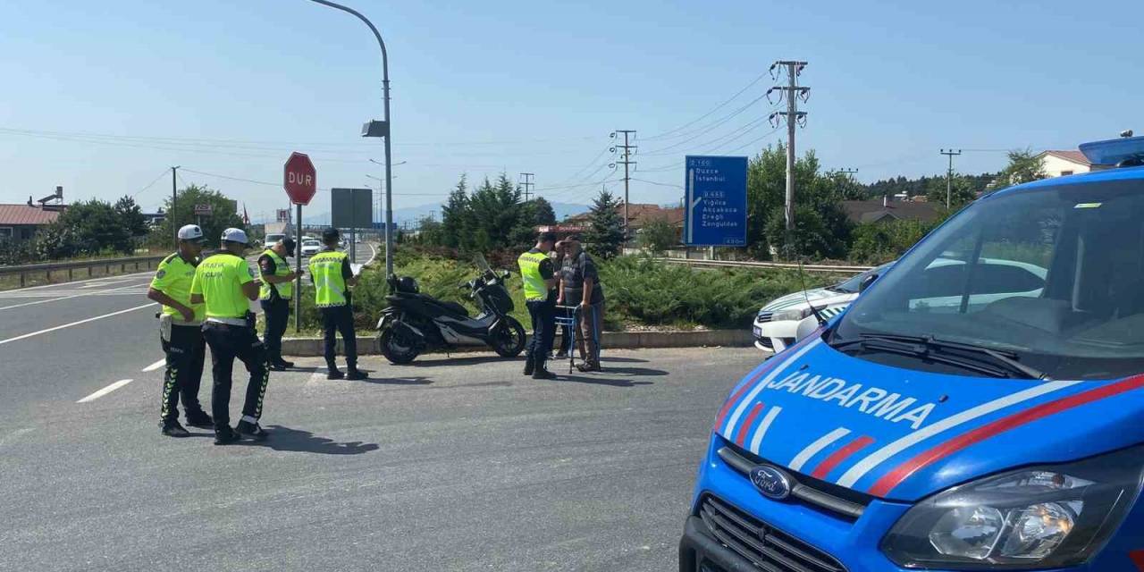 Dönel Kavşakta İki Motor Çarpıştı: 1 Yaralı