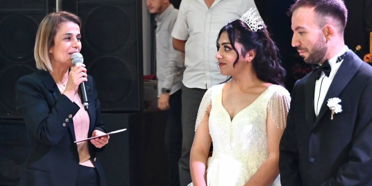 Vali Makam Aracından İndi, Gelin Ve Damat Bindi