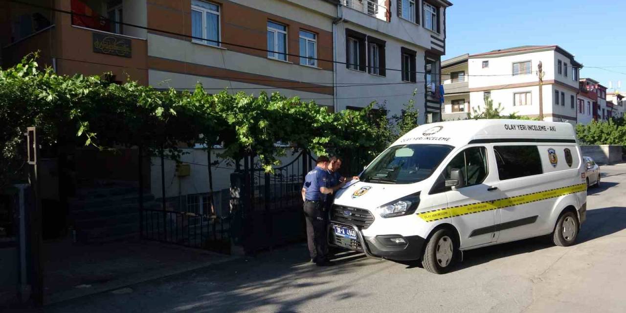 Oğlunu Kurtarmak İsteyen Anne Yaralandı
