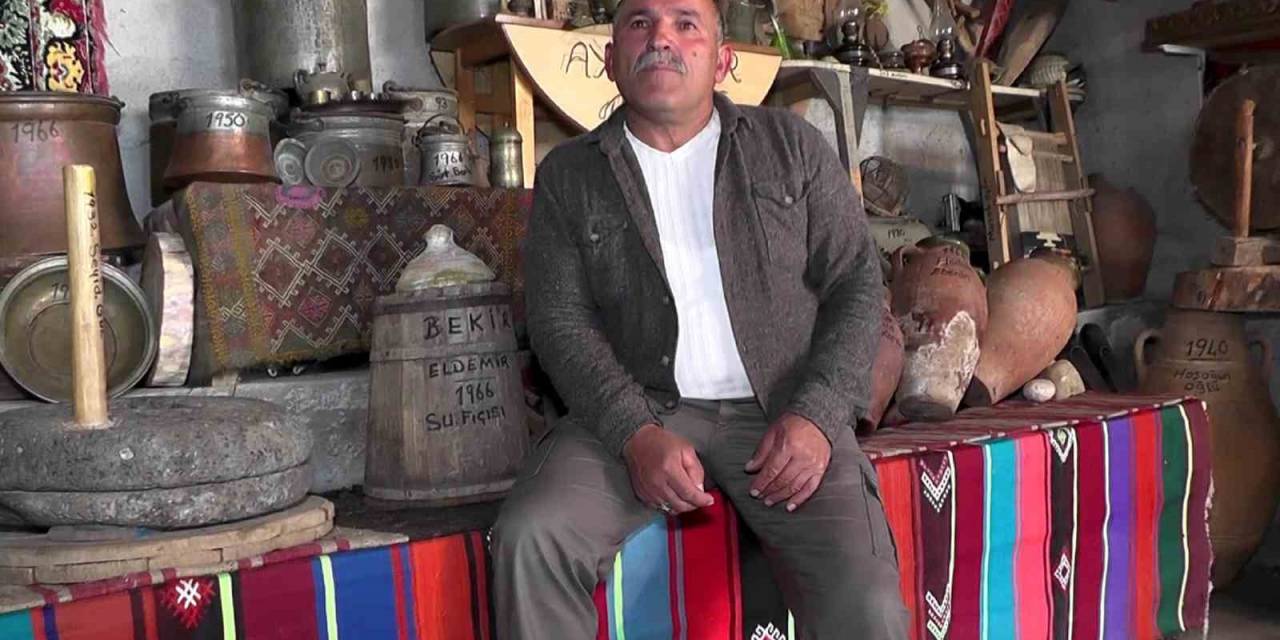 Atmaya Kıyamadığı Eski Eşyalarla Köy Evini Müzeye Çevirdi