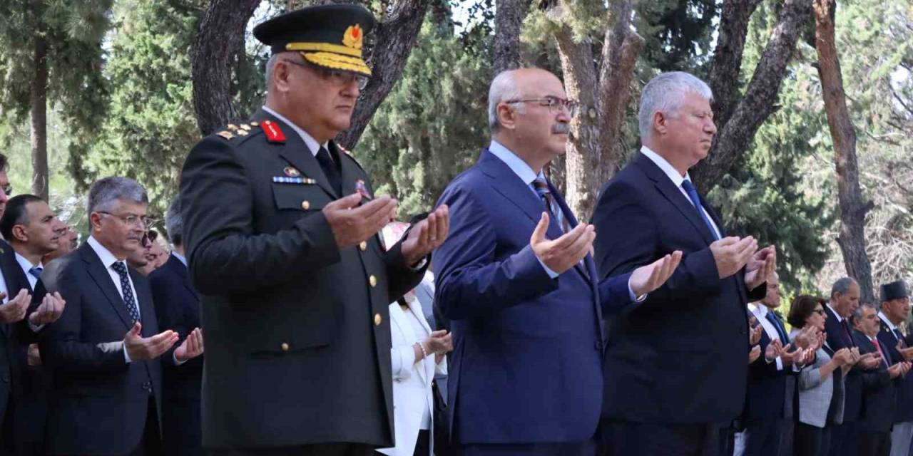15 Temmuz Şehitleri İzmir’de Dualarla Anıldı