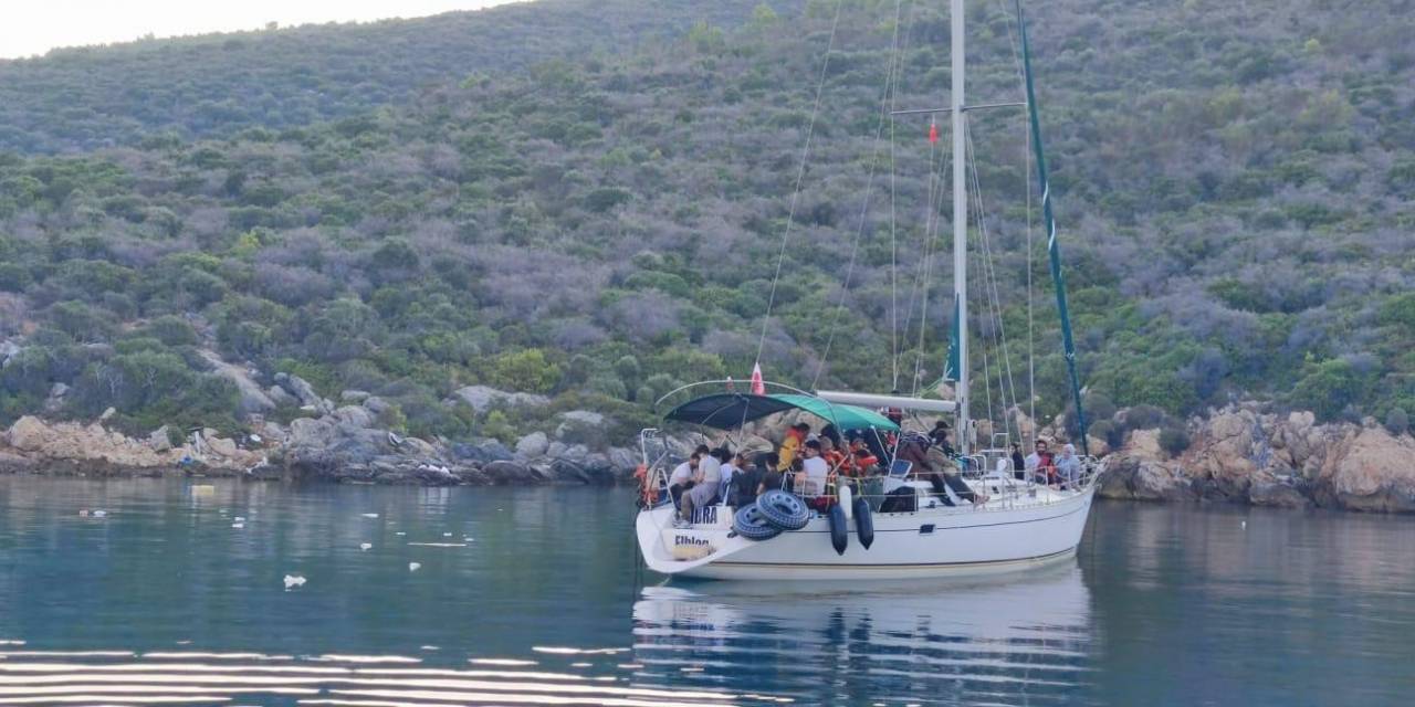 Yelkenli Teknede 69 Göçmen Yakalandı