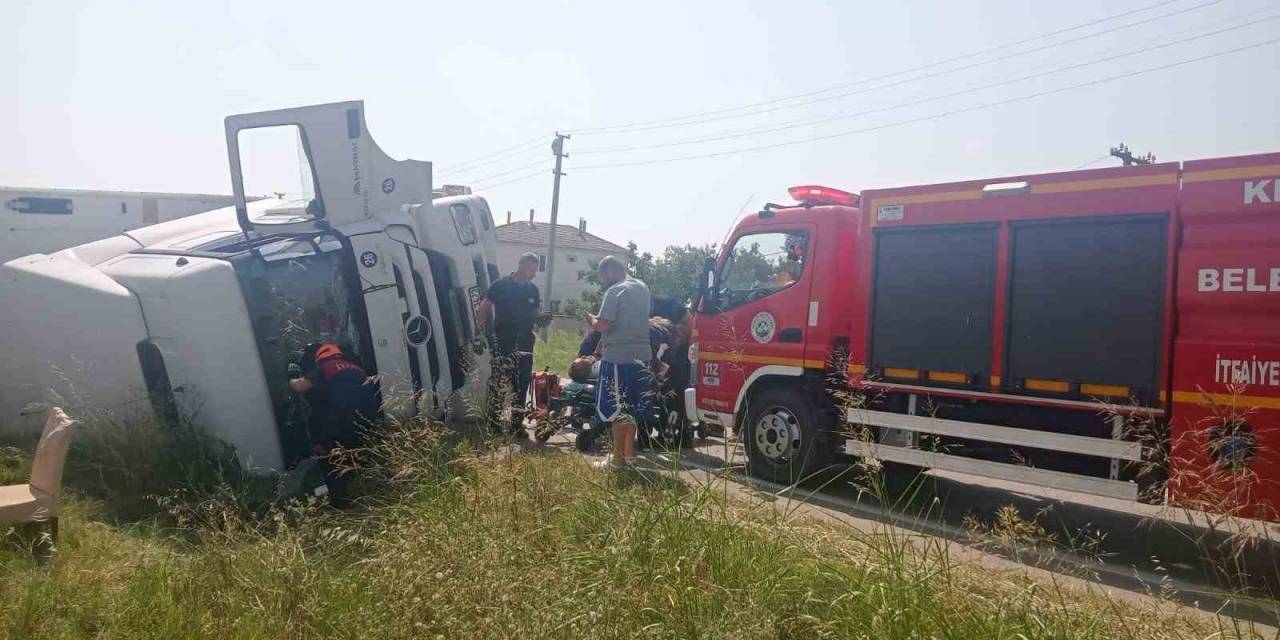 Keşan’da Devrilen Kamyonun Sürücüsü Yaralandı