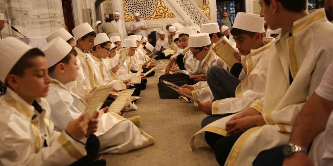 Çocuk Hafızlar Şehitler İçin Sabah Namazında Hatim İndirdi