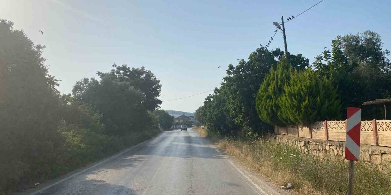 Çizgisiz Erdek-ocaklar Karayolu Tehlike Saçıyor